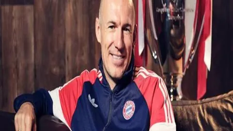 曼联客场与皇家社会1-1战平，齐尔克泽进球B费造点